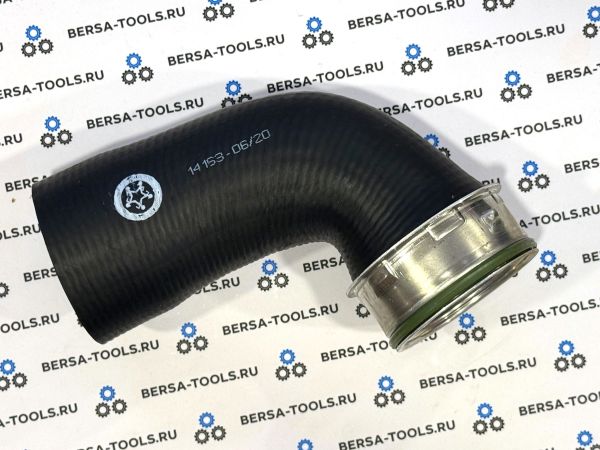 Нижний патрубок трубопровода наддувочного воздуха BMW E83 (11613415784)