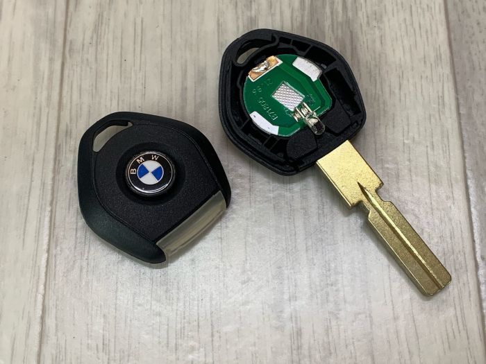 Ключ с фонариком с лезвием старого образца HU58 для BMW