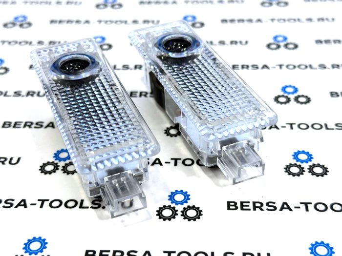 Светодиодные проекторы в двери с логотипом BMW