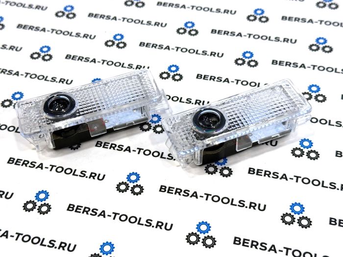 Светодиодные проекторы в двери с логотипом BMW