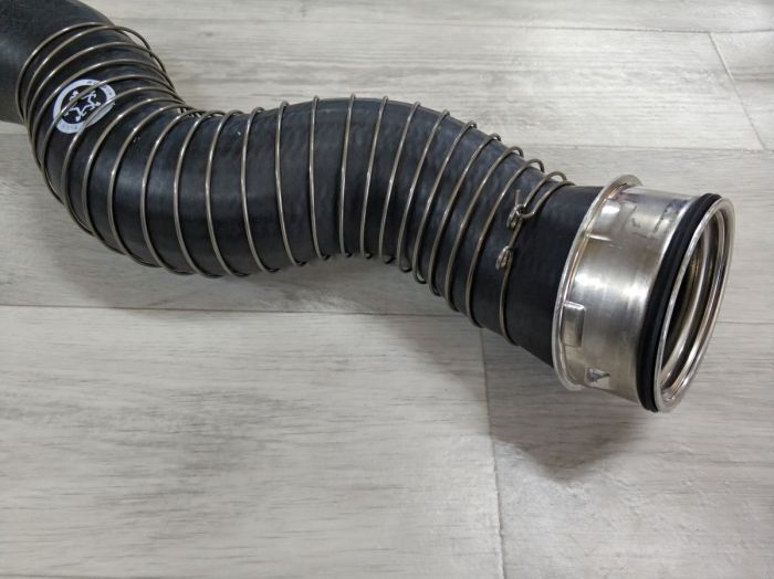 Патрубок трубопровода наддувочного воздуха BMW E90, E91, E92, E93, E84 (11618513288)