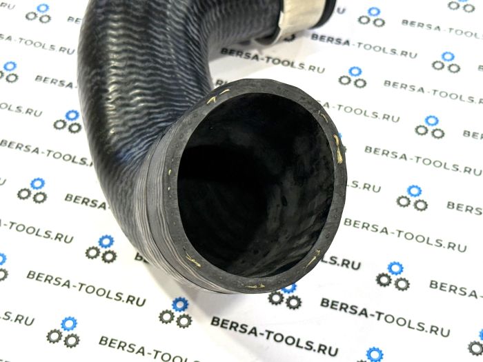 Нижний патрубок трубопровода наддувочного воздуха BMW E83 (11613450222, 11613405535)