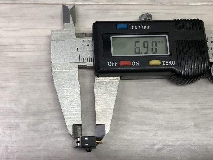 Микропереключатель дверного замка VAG