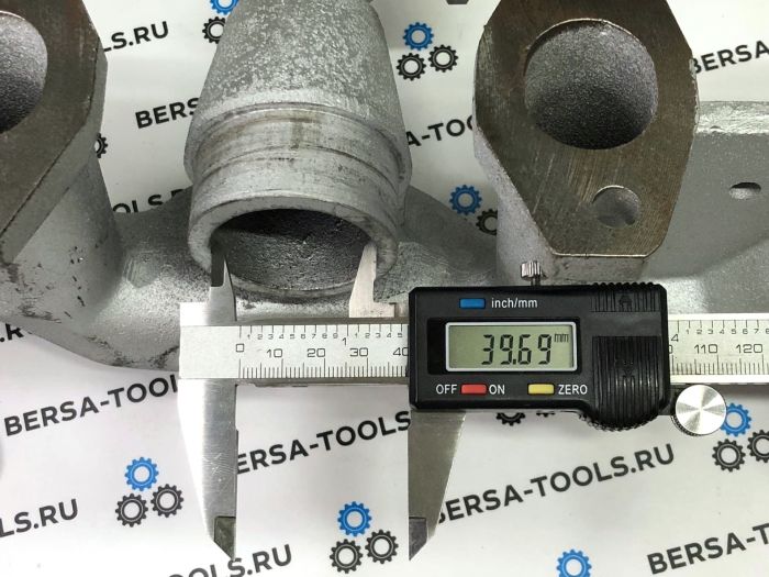 Чугунный выпускной коллектор VW 2.5 TDI для механической коробки передач (070253017A)