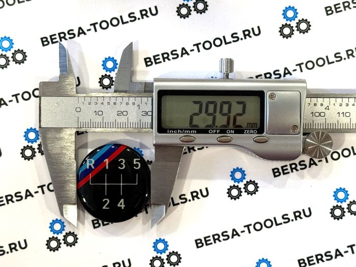 Эмблема для ручки МКПП BMW ///M (5-ти ступенчатой коробки передач), на клеевой основе