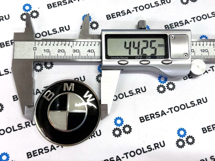 Эмблема в руль BMW (44 мм), черно-белый глянец