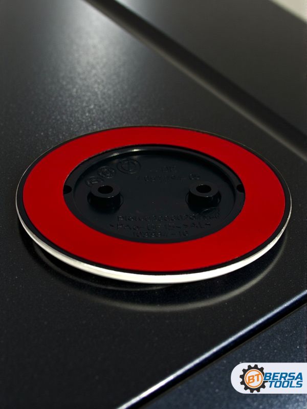 Эмблема BMW черно-белая 82 мм 51147057794 (3М скотч, 2 pin)