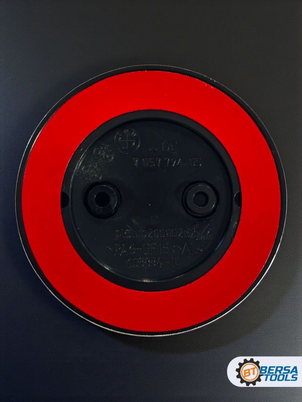 Эмблема BMW черно-белая 82 мм 51147057794 (3М скотч, 2 pin)