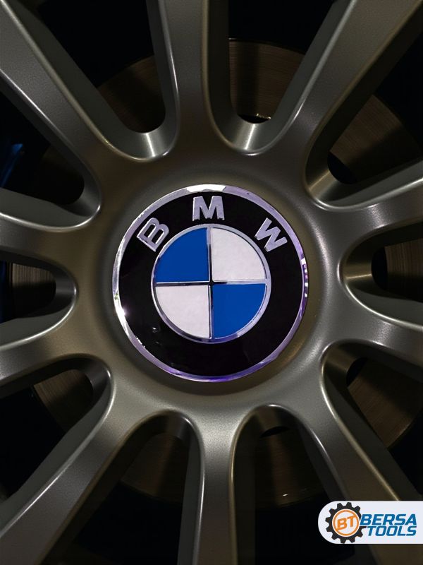 Наклейки на колесные диски, 56 мм, BMW сине-белые (5 шт)