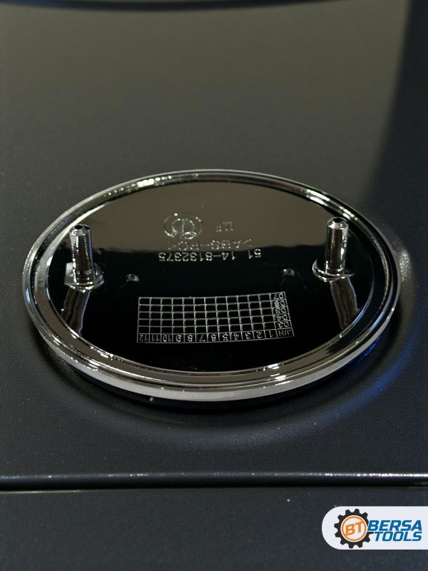Эмблема BMW карбон синий-серебро 82 мм (51148132375)