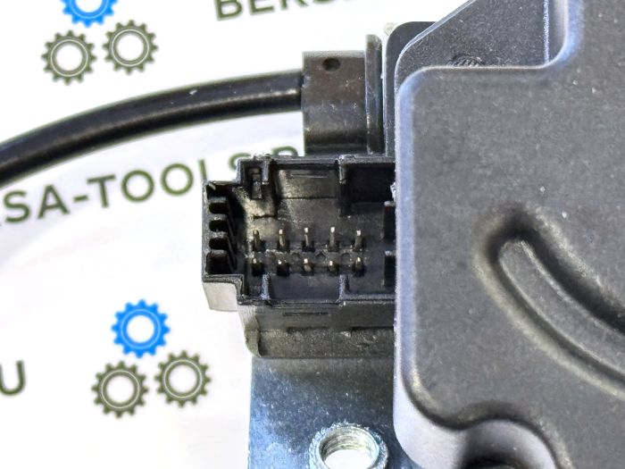 1647400735 door lock actuator