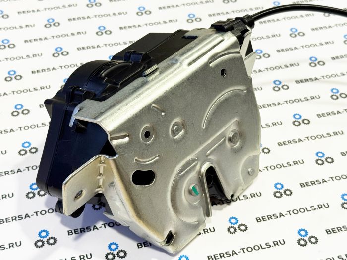 1647400735 door lock actuator