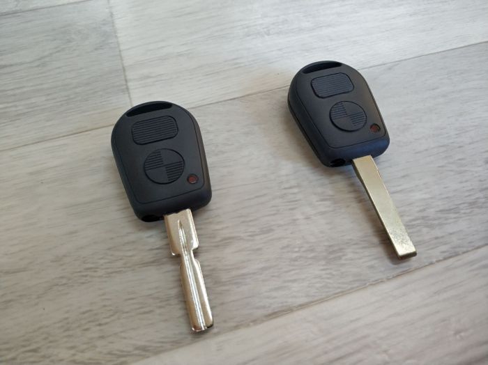 Двухкнопочный ключ BMW
