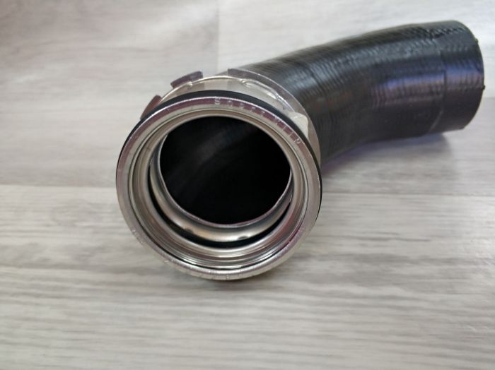 Патрубок трубопровода наддувочного воздуха BMW E46 (11617799398, 11617797699, 11617789961)