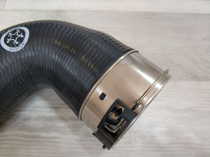 Патрубок трубопровода наддувочного воздуха BMW E60, E61 (11617799400, 11617797707, 11617789963)