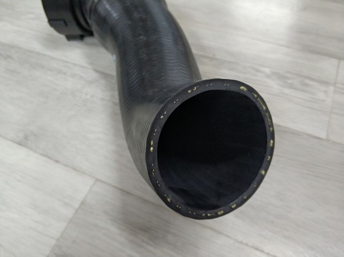 Патрубок трубопровода наддувочного воздуха BMW E83 (11613450222, 11613405535)