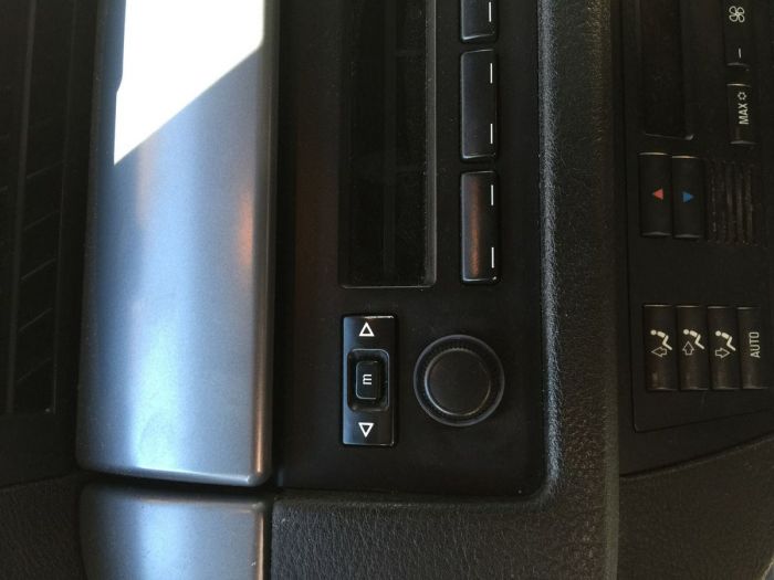 Кнопка включения магнитолы BMW E38, E39, E53 (MID)