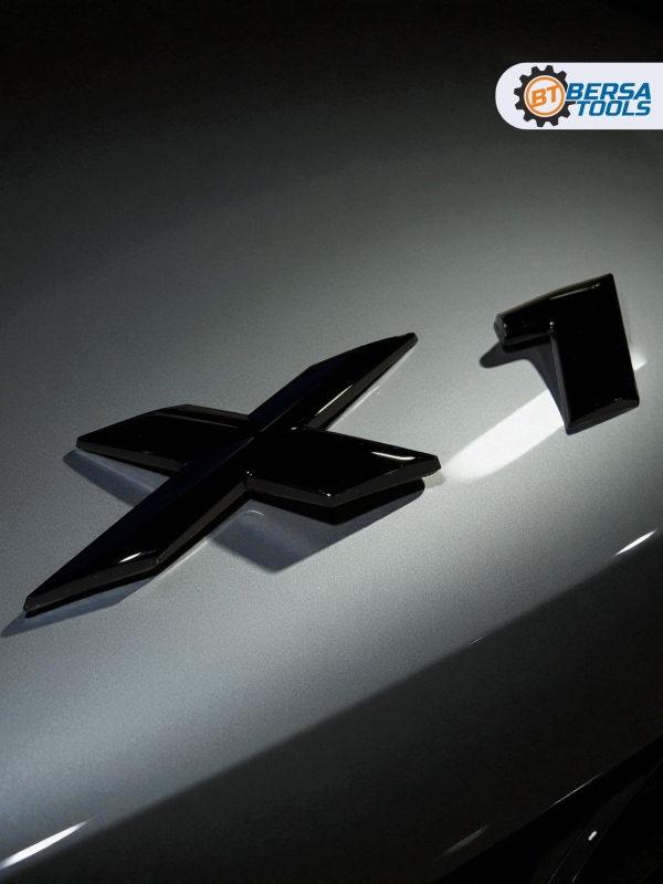 Эмблема пластиковая BMW X1 черный 15х3 см