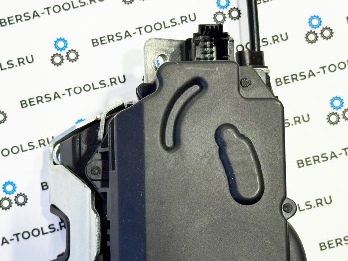 1647400735 door lock actuator