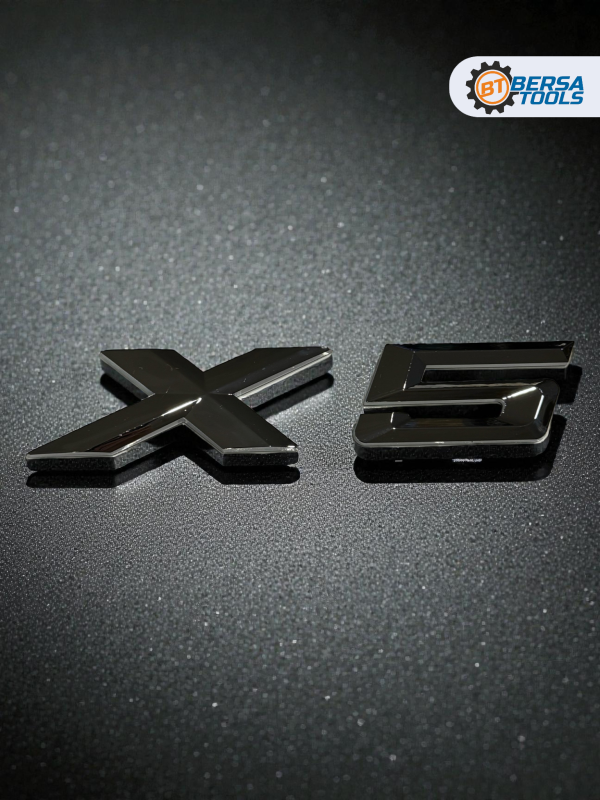 Эмблема пластиковая BMW X5 серебро 15х3 см